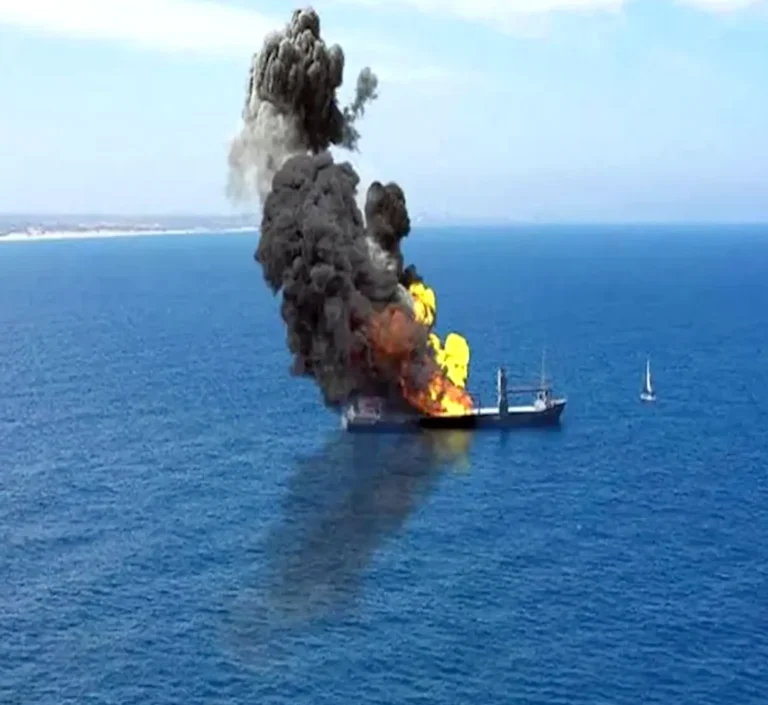 Mysterious explosion near the Strait of Hormuz sparks anticipation in Iran