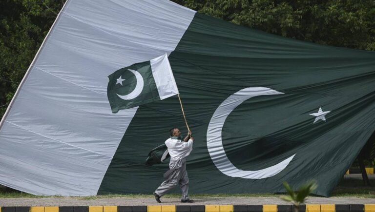 Islamabad insists on political consensus; Pakistani government rejects constitutional amendment without a comprehensive national agreement