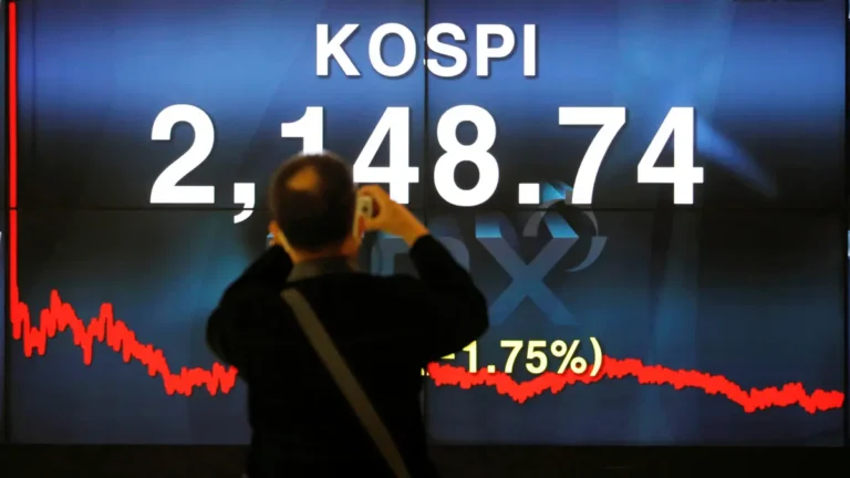 South Korean stock market earthquake: Kospi index plunges 7% as foreigners withdraw $2 billion and automated trading is halted