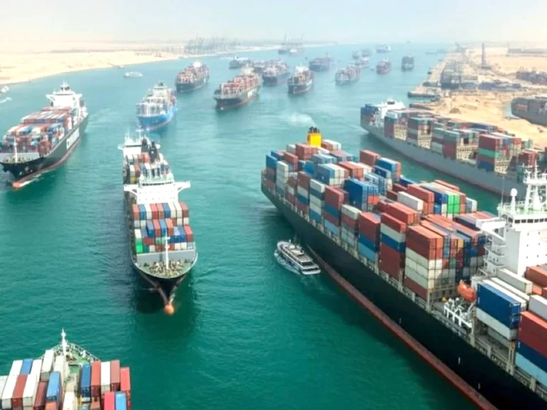 ترامب: السفن العالقة في مضيق هرمز يمكنها العودة بعد رفع القيود البحرية
