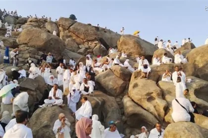 توافد 1.7 مليون حاج إلى مشعر منى لرمي جمرة العقبة الكبرى في أول أيام العيد