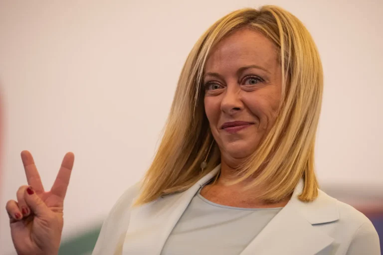 إيطاليا تتحرك لتأمين إمدادات الطاقة عبر أذربيجان وسط مخاوف من اضطرابات مضيق هرمز