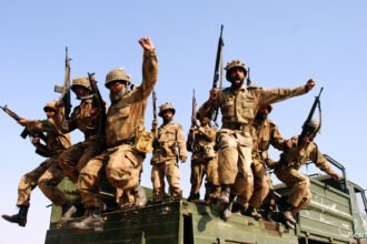 "جيش تحرير بلوشستان" يتبنى هجوم قطار كويتا الدامي ضد القوات الباكستانية