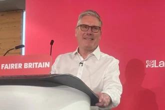 A political storm hits the British government: Starmer refuses to leave, and the resignation of the first female minister shakes the landscape
