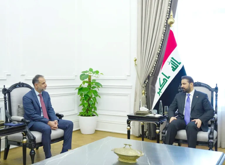 رئيس مجلس الوزراء علي فالح الزيدي يستقبل السفير البريطاني في العراق
