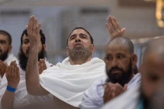 بعد أداء الفريضة.. ضيوف المملكة يتوجهون إلى المدينة المنورة لاستكمال رحلتهم الإيمانية