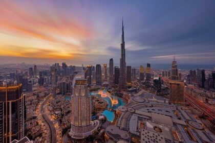 طقس الإمارات.. صحو بوجه عام ودرجات الحرارة تميل للانخفاض
