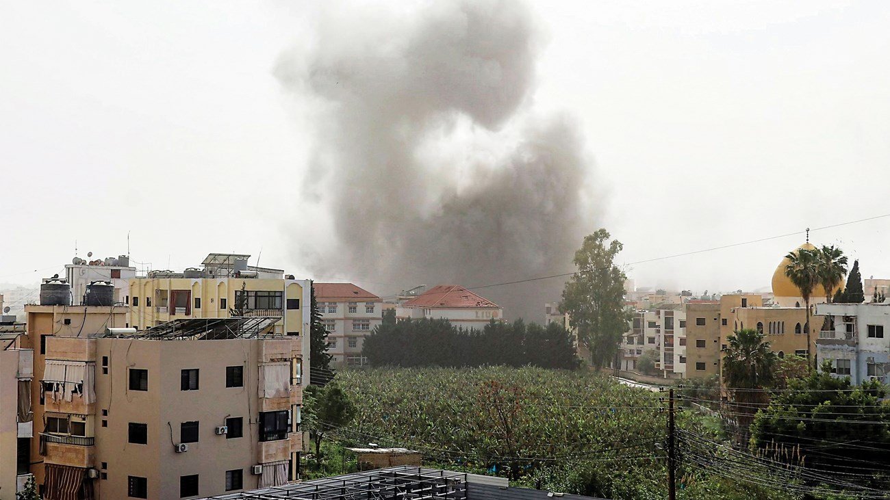 An Israeli airstrike on southern Lebanon kills eight Syrians and increases tensions on the border