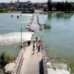 فيضانات الفرات تغمر قرى جديدة في دير الزور وتخرج محطات مياه رئيسية عن الخدمة
