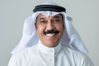 مصادر كويتية تنفي شائعة وفاة الفنان عبدالله الرويشد