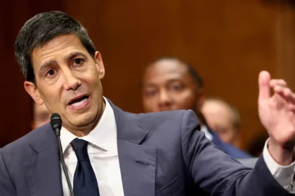 Officially... Kevin Warsh begins his duties as Chairman of the Federal Reserve, and Jerome Powell refuses to leave