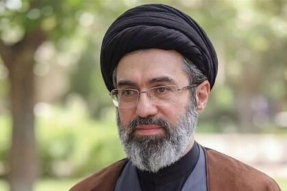 بعد لقاء مجتبى خامنئي.. بزشكيان يشترط "رفع الحصار" للتفاوض حول هرمز