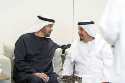 رئيس الإمارات يزور محمد خميس الخييلي في العين