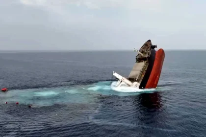 نيودلهي تندد بغرق سفينة هندية قبالة سواحل عمان1