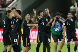 Mexico leads the way.. the first ticket to the World Cup knockout stages (video)