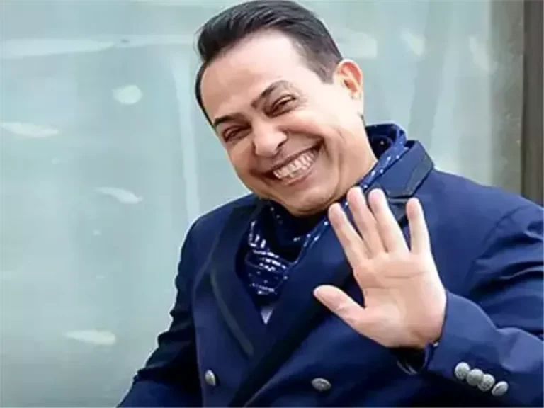 Hakim celebrates the victory of the Egyptian national team and teases his fans with the song "Half a Stadium"