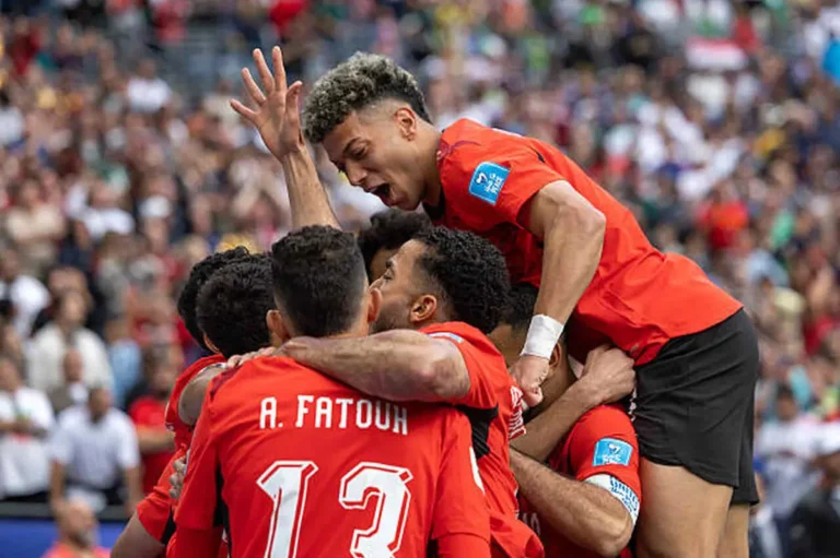 الصحف العالمية تحتفي بتأهل مصر.. وقلق واسع بسبب إصابة محمد صلاح