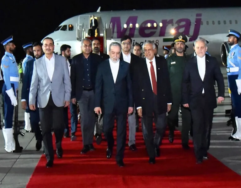 Iran moves towards Islamabad to end the war... and Araqchi heads a technical delegation