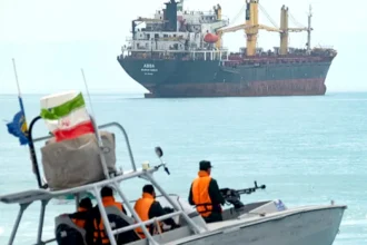 إيران سنواصل عرقلة السفن المخالفة للمسارات المحددة في مضيق هرمز