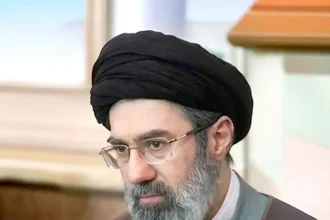 إيران: مجتبى خامنئي يطالب بفتح آلاف الملفات القضائية ضد قادة واشنطن وإسرائيل