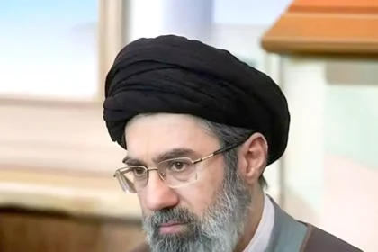 إيران: مجتبى خامنئي يطالب بفتح آلاف الملفات القضائية ضد قادة واشنطن وإسرائيل