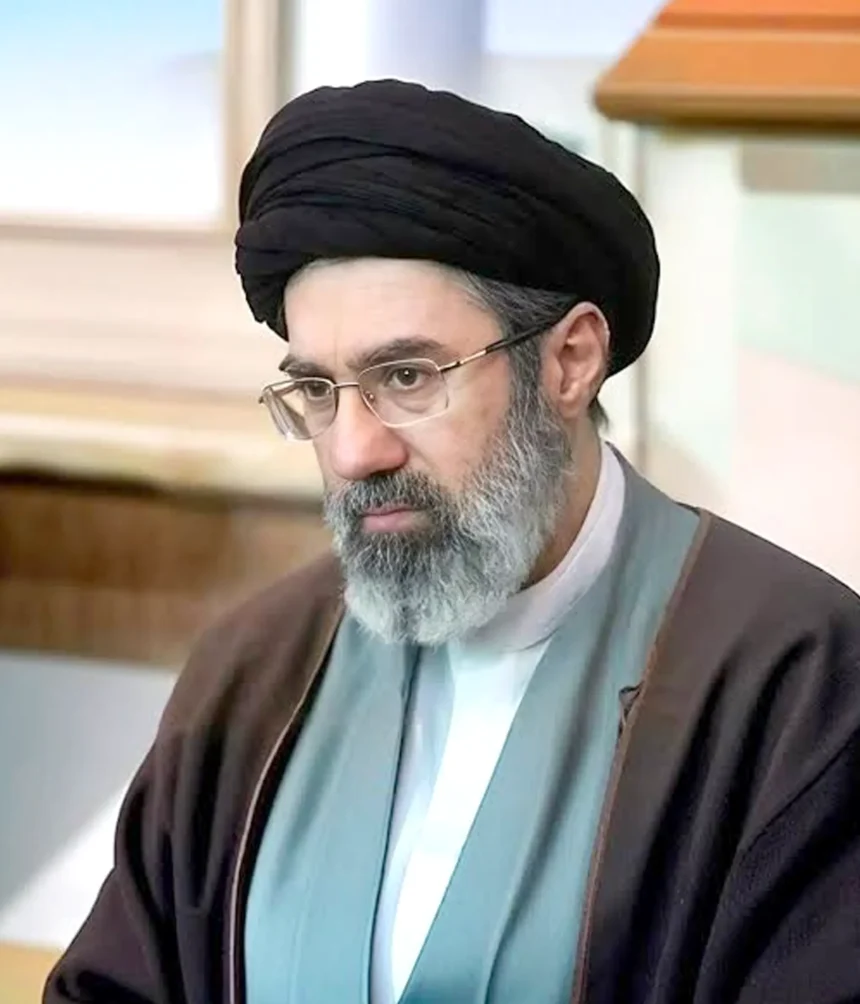 إيران: مجتبى خامنئي يطالب بفتح آلاف الملفات القضائية ضد قادة واشنطن وإسرائيل