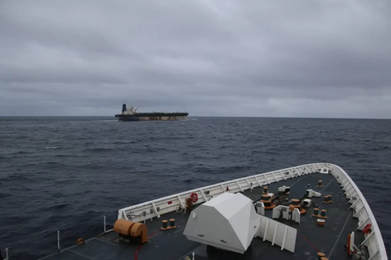 Moscow responds to Macron: Seizing Russian ships is an illegal act