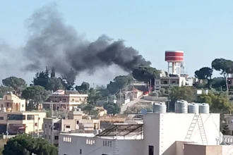 الجيش الإسرائيلي يحرق منازل في بلدة عين عرب جنوب لبنان بعد إنذارات بالإخلاء