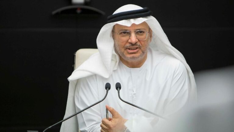 قرقاش: تصعيد خطير في المنطقة واستهداف المدنيين يفاقم الأزمات.. ودعوة عاجلة لخفض التوتر