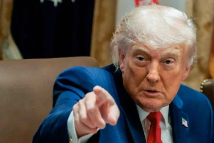 Trump hints at a "commando operation" against Iran