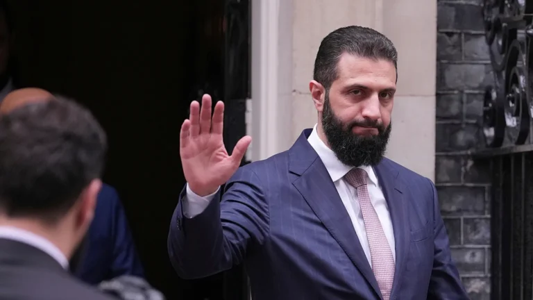 الرئيس السوري يؤكد احترام سيادة لبنان ويرفض مزاعم التدخل في شؤونه الداخلية