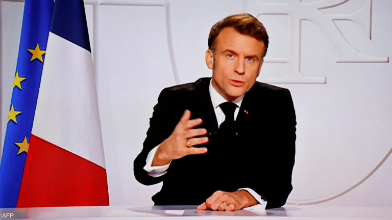 Macron pushes for de-escalation: French praise for Zelensky's message and a call to open channels of dialogue with Moscow