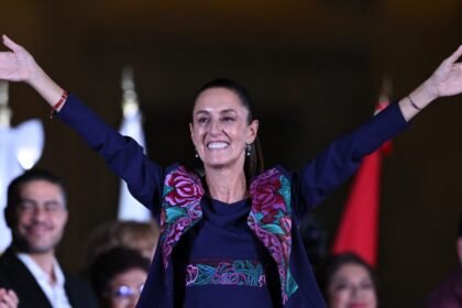 شينباوم تتهم واشنطن بالتدخل في الشؤون الداخلية للمكسيك: "لسنا دمية بيد أحد"