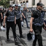 تركيا.. حملة أمنية تطيح بـ 70 مسؤولا وموظفا في إزمير