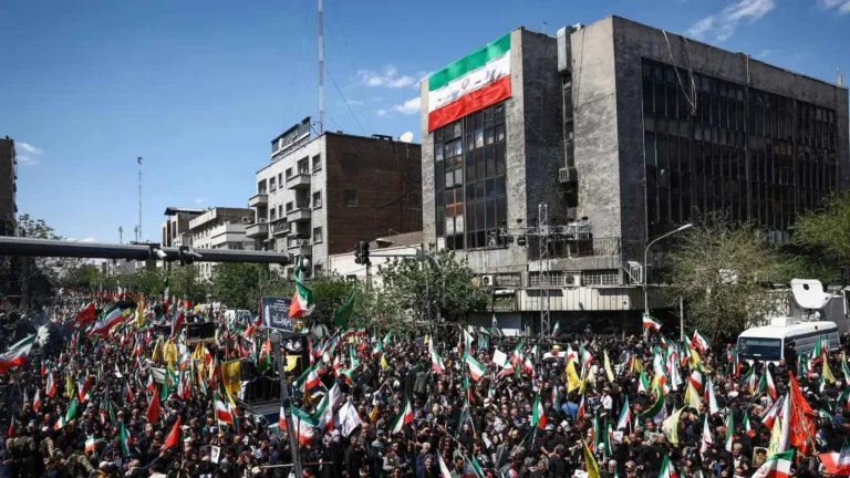 سخط يتراكم في الشارع الإيراني: هل تنهي الحرب تماسك النظام؟