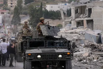 الجيش الإسرائيلي يشن غارات على النبطية وينفذ عمليات تجريف في بلدة مركبا