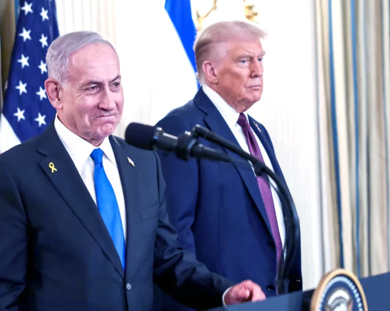 القناة 12 الإسرائيلية: ترامب أبلغ نتنياهو أنه لا يريد حربًا جديدة ولا يمنح "ضوءًا أخضر" للتصعيد