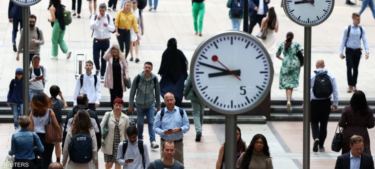 بريطانيا: انخفاض الوظائف الشاغرة وغموض اقتصادي يسبق قرار "بنك إنجلترا"