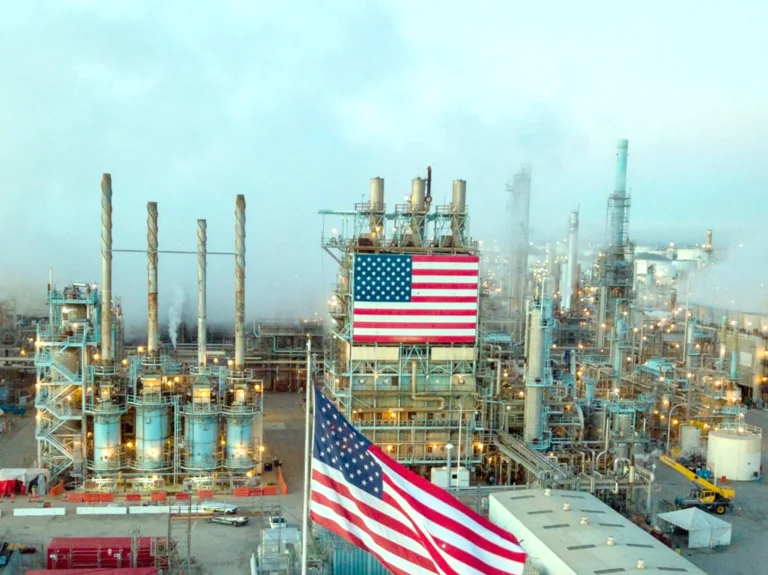 US crude oil inventories decline
