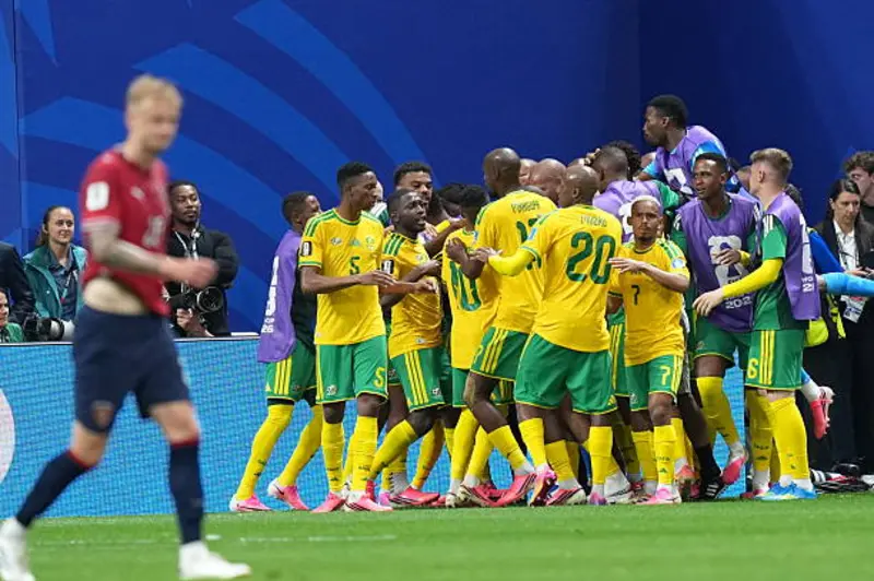With a late penalty kick, South Africa snatches a valuable draw against the Czech Republic and keeps its World Cup hopes alive (video)