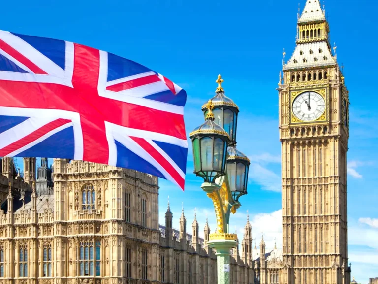Britain condemns the attacks on Bahrain, Kuwait, and the Strait of Hormuz and calls for the implementation of the US-Iranian agreement
