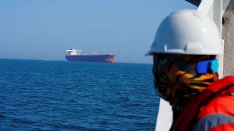US forecasts continued oil flow through Hormuz despite regional tensions