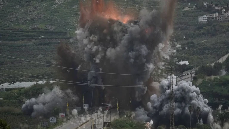 A large-scale Israeli escalation from southern Lebanon to the Bekaa Valley: intense airstrikes and fierce battles