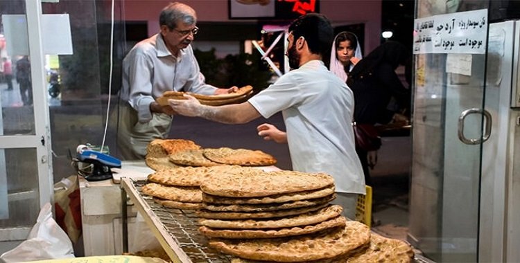 من "اللافاش" إلى "البارباري".. صدمة أسعار الخبز From "lavash" to "barbari"... Bread price shock sweeps the Iranian streetالشارع الإيراني