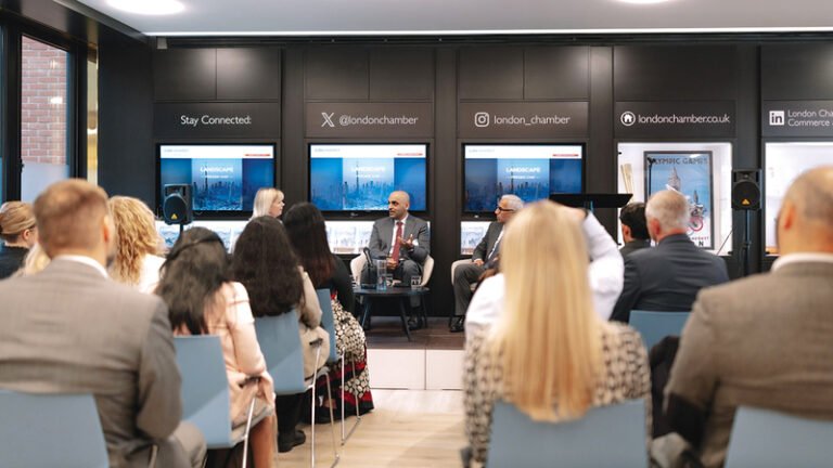 With the aim of reviewing the emirate's competitive components.. Dubai Chambers organizes an open dialogue for investors in London