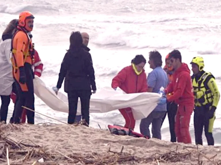 Maritime tragedy in Singapore: Three people died after a boat sank near Pasir Pangang port