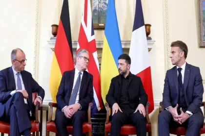 قادة فرنسا وألمانيا وبريطانيا يلتقون زيلينسكي في لندن الأحد