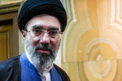 Khamenei warns of a "hybrid war" targeting Iran