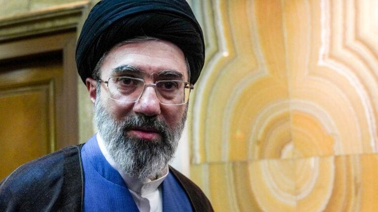 Khamenei warns of a "hybrid war" targeting Iran
