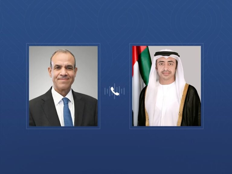 عبدالله بن زايد ووزير الخارجية المصري يبحثان هاتفياً التطورات الإقليمية